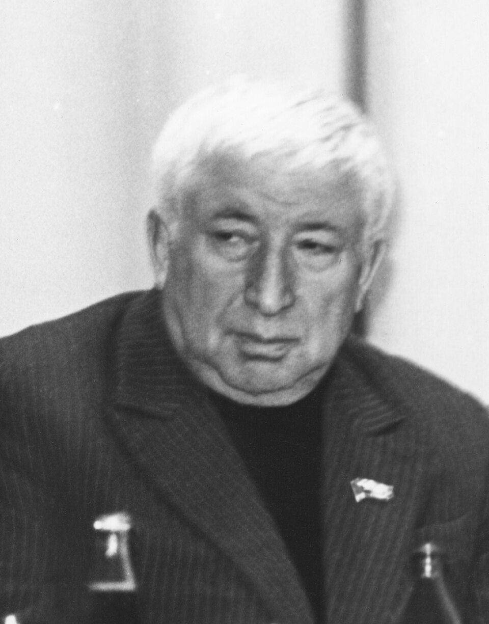 Портрет: Расул Гамзатов